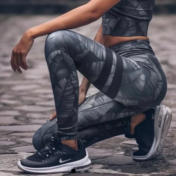 Stylish Gray Patterned Women's Leggings - Picture 1 of 7